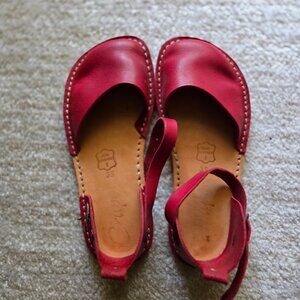 Croupon Red Clogs Barefoot